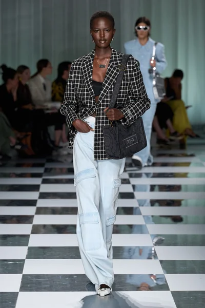 Look 22